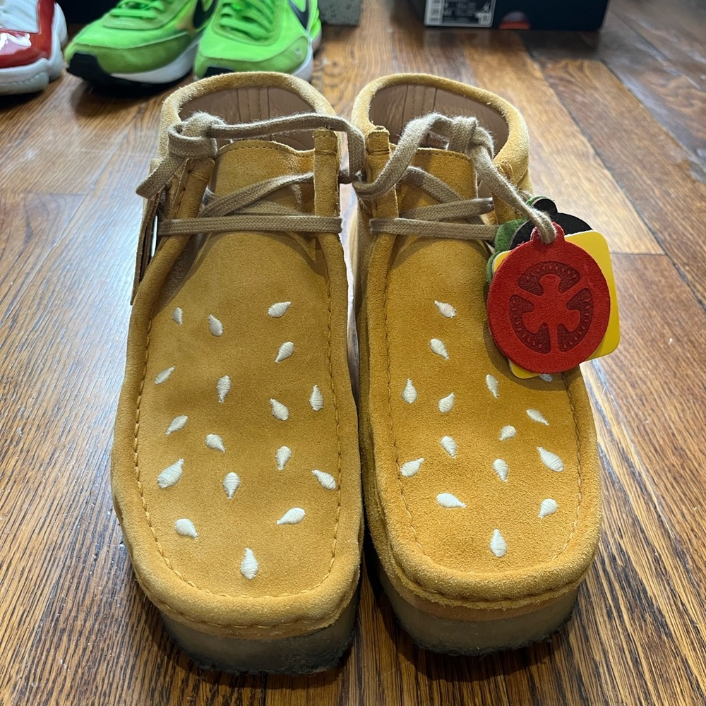 Clarks x Vandy The Pink Walkabees